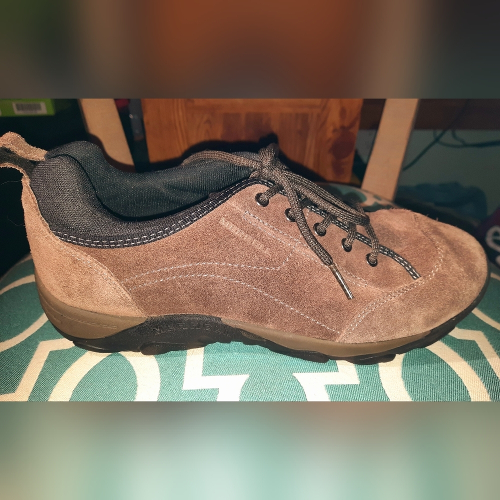 EUC Kids size 7 Suede Merrel Shoes